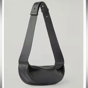 COS SHEEPSKIN CROSSBODY BAG DUMPLING BLACK